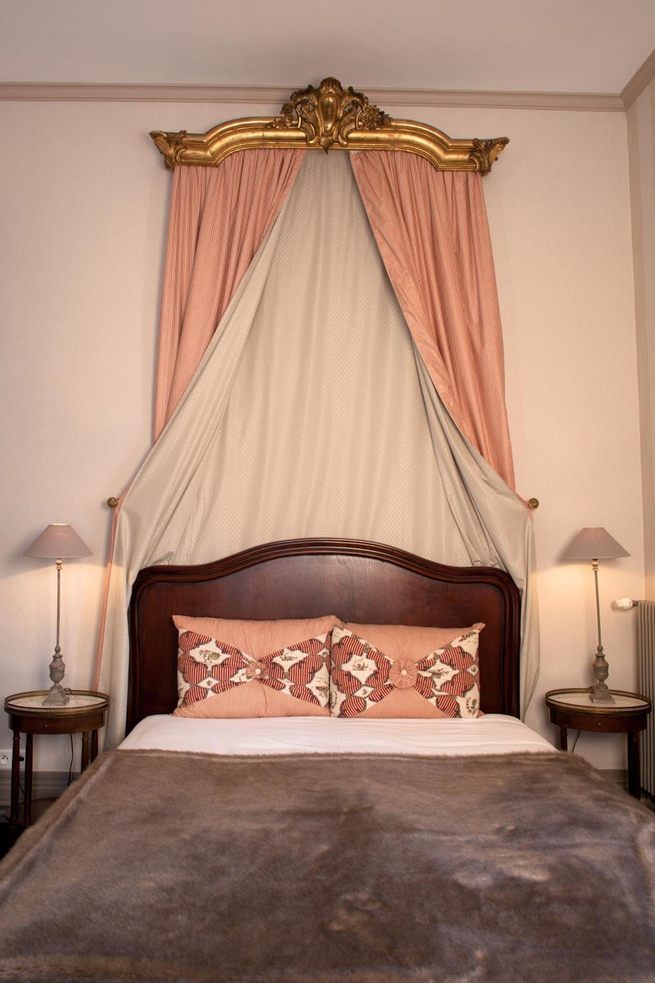 דינאר Hotel Villa Reine Hortense מראה חיצוני תמונה