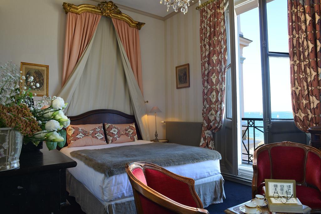 דינאר Hotel Villa Reine Hortense מראה חיצוני תמונה